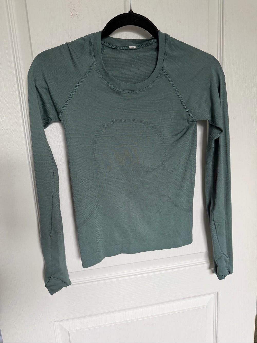 Lululemon Swiftly Tech Long-Sleeve Shirt 2.0
*Race Length - Size 2